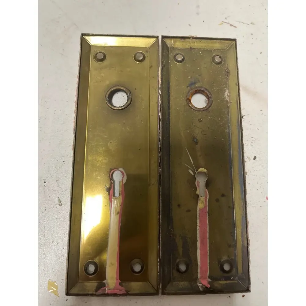 Vintage Cream Metal Door Knob Back Plates Skeleton Key Antique 2-1/4”x7”